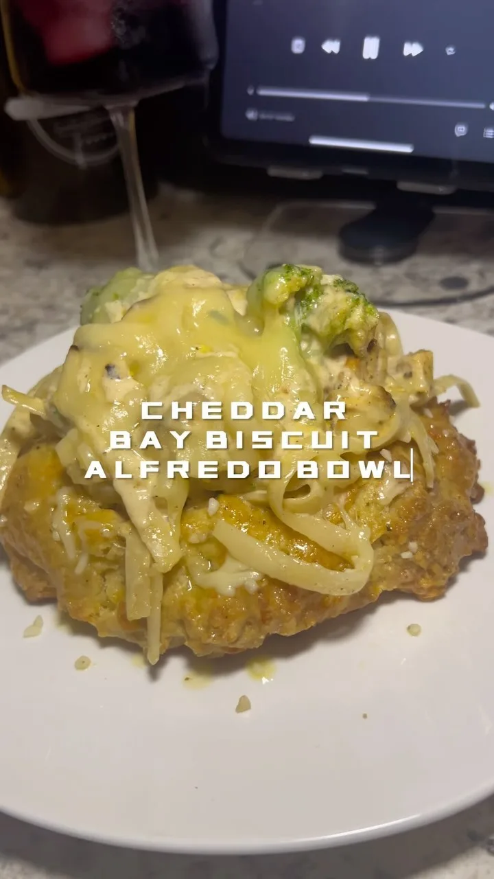 cheddar-bay-biscuit-alfredo-bowl