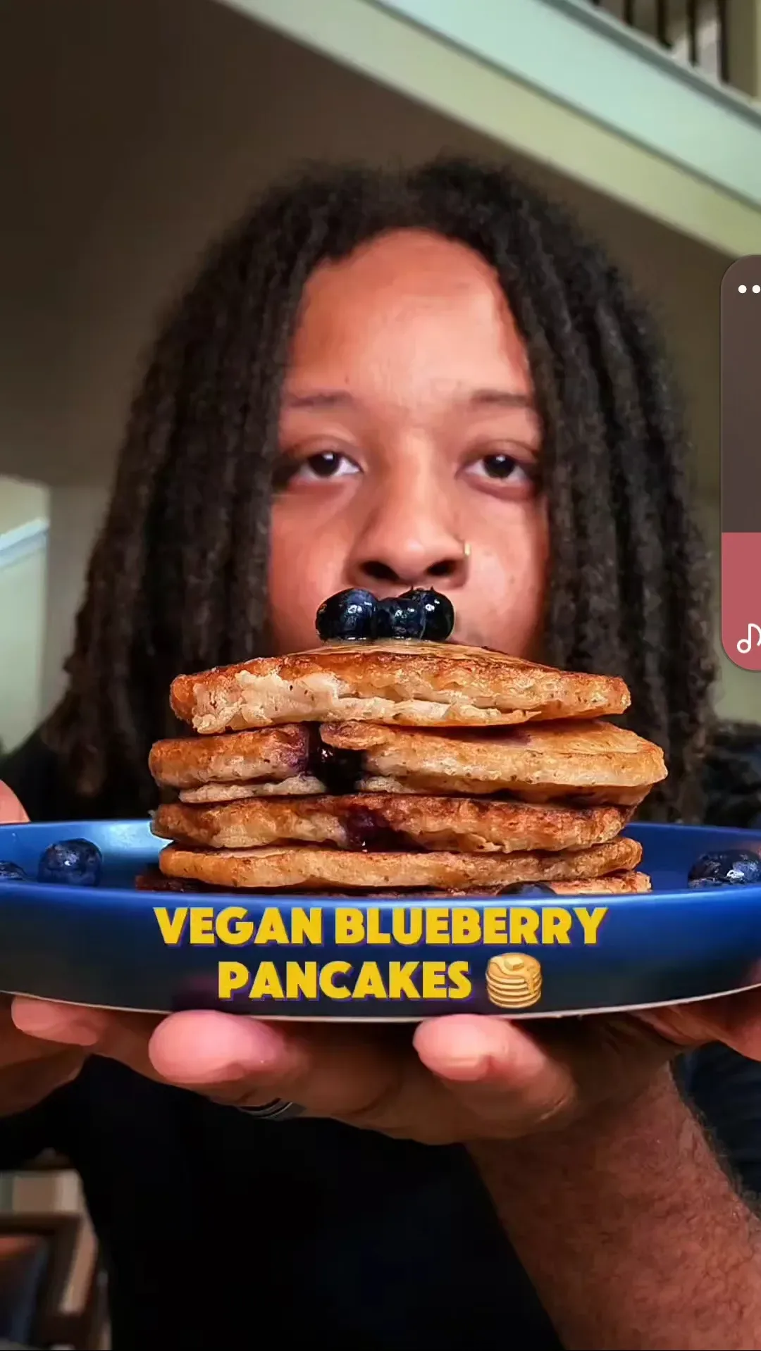 vegan-blueberry-pancakes