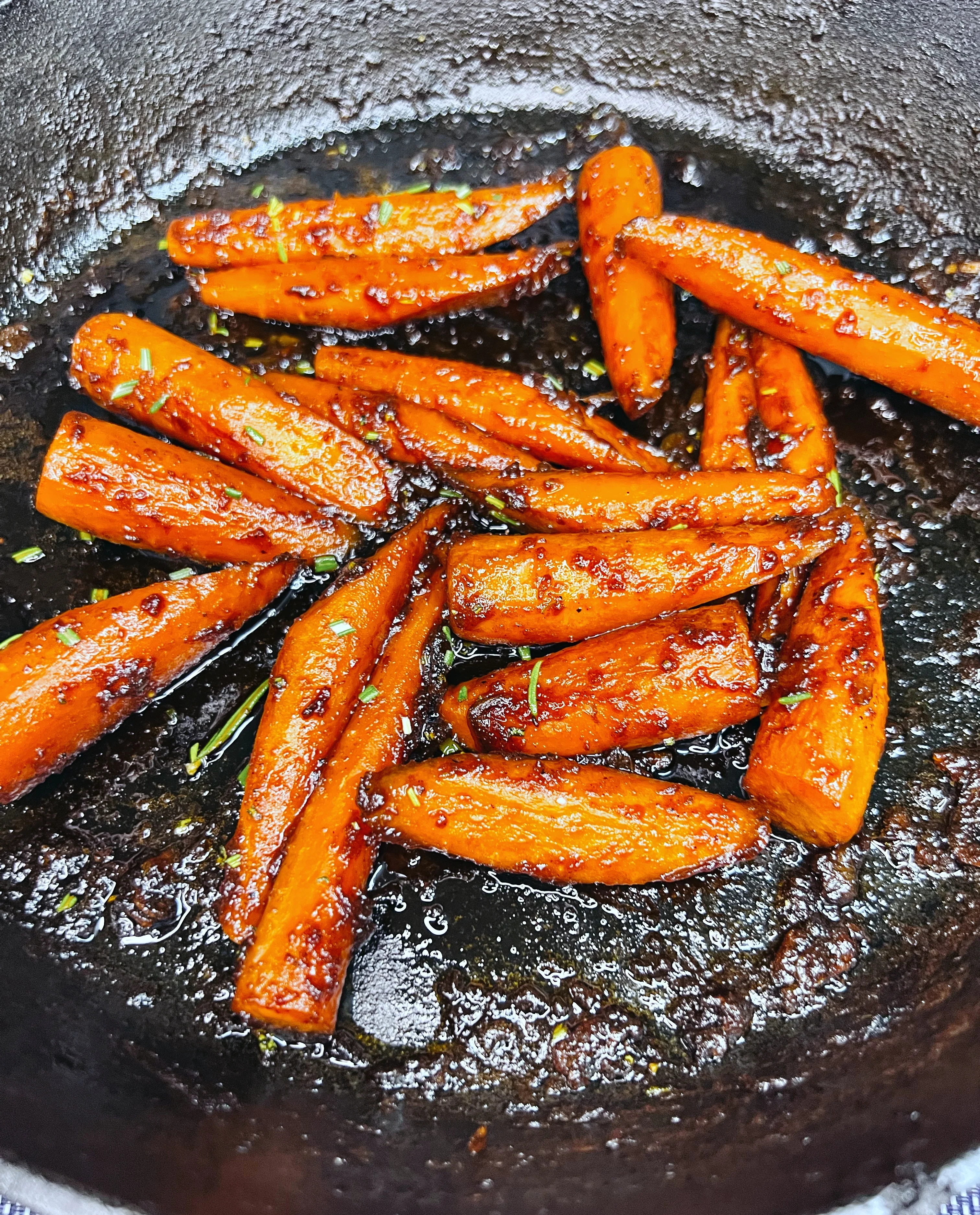 honey-chipotle-roasted-carrots
