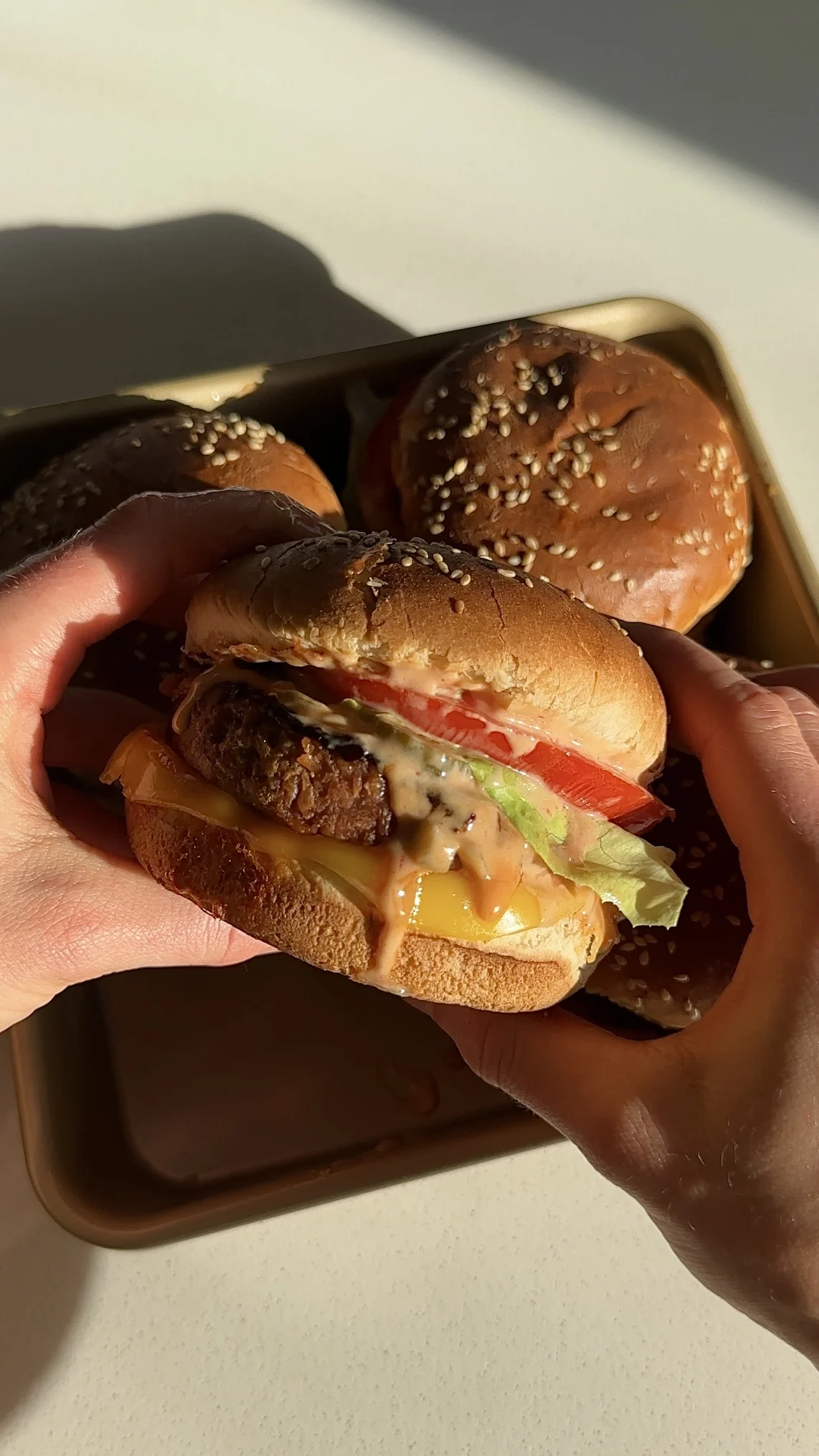 vegan-cheeseburger