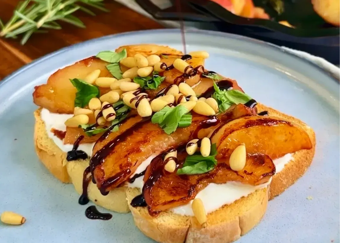 breakfast-peach-toast-with-yogurt
