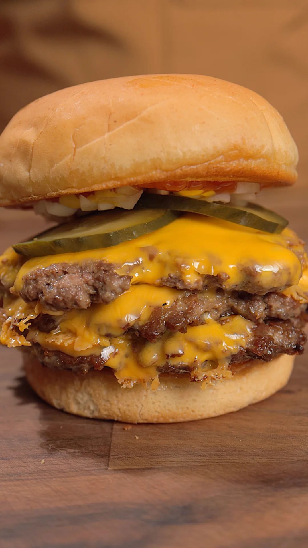 hamburguesa-triple-con-queso-triple-cheeseburger