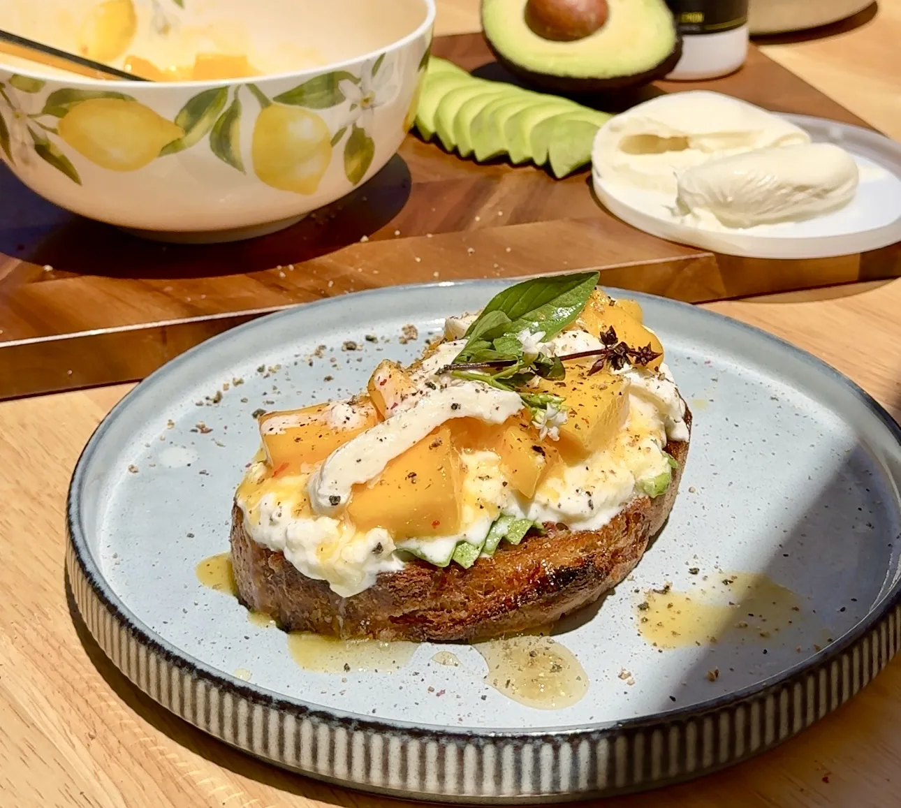 mango-burrata-toast