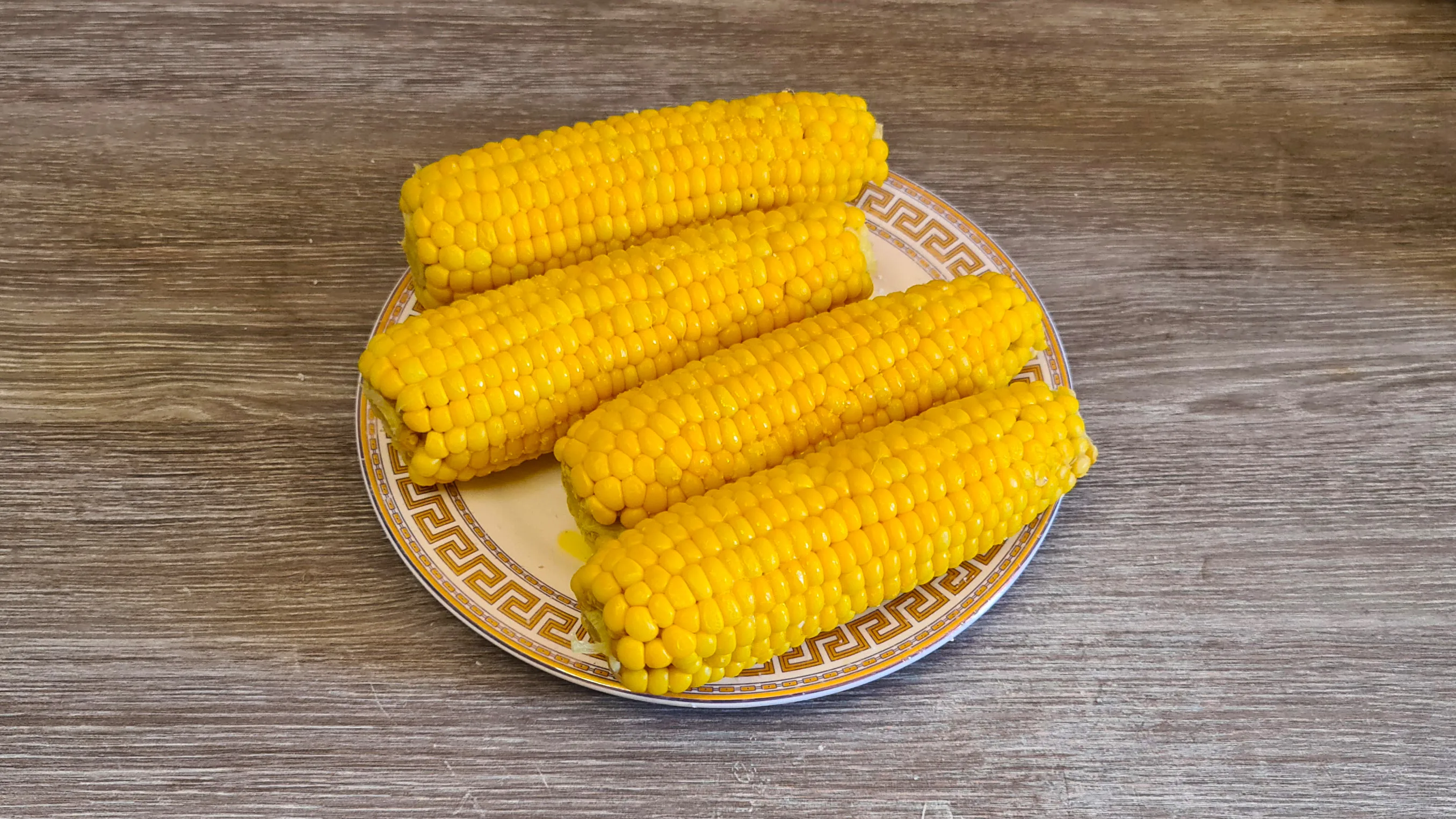 boiled-corn-on-the-cub
