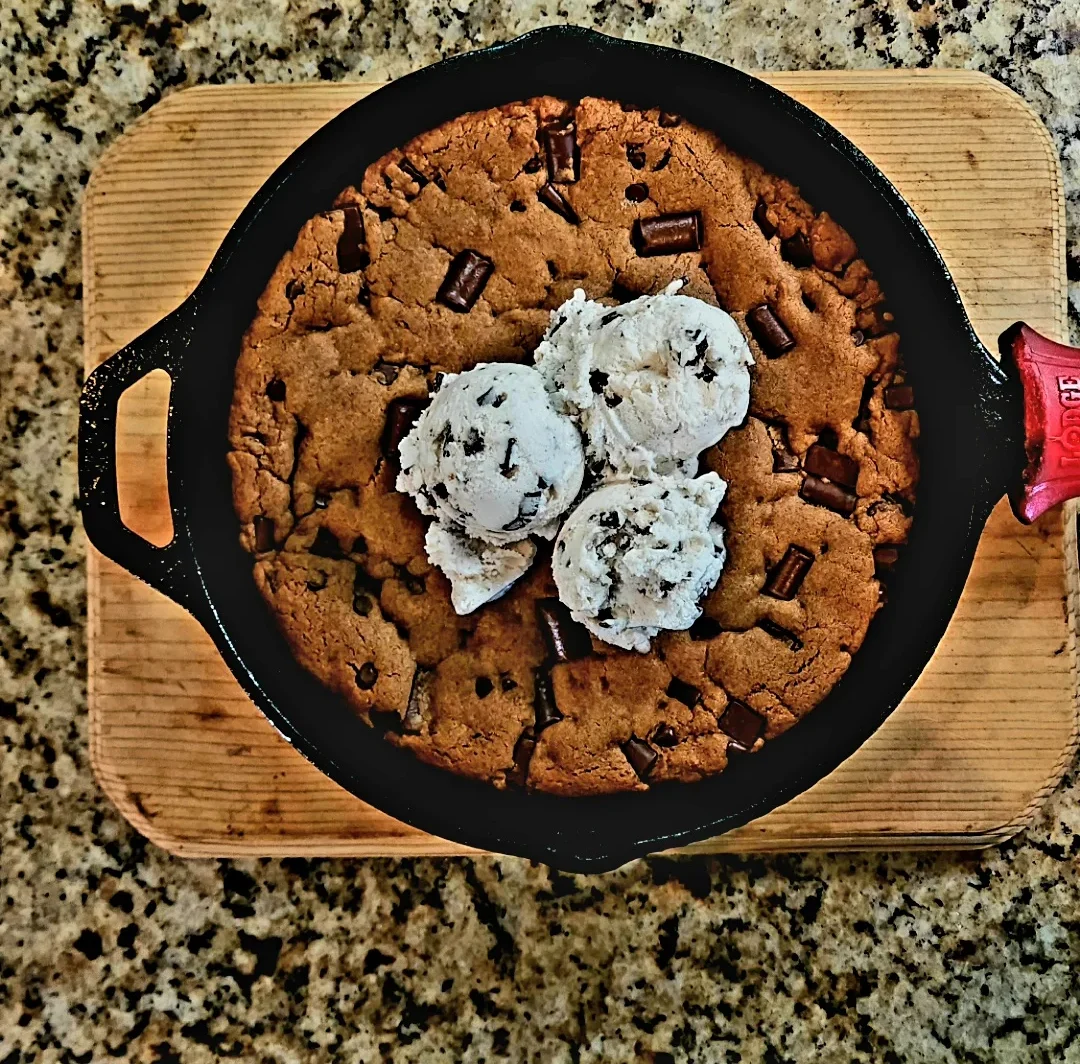 chocolate-chip-cookie-skillet
