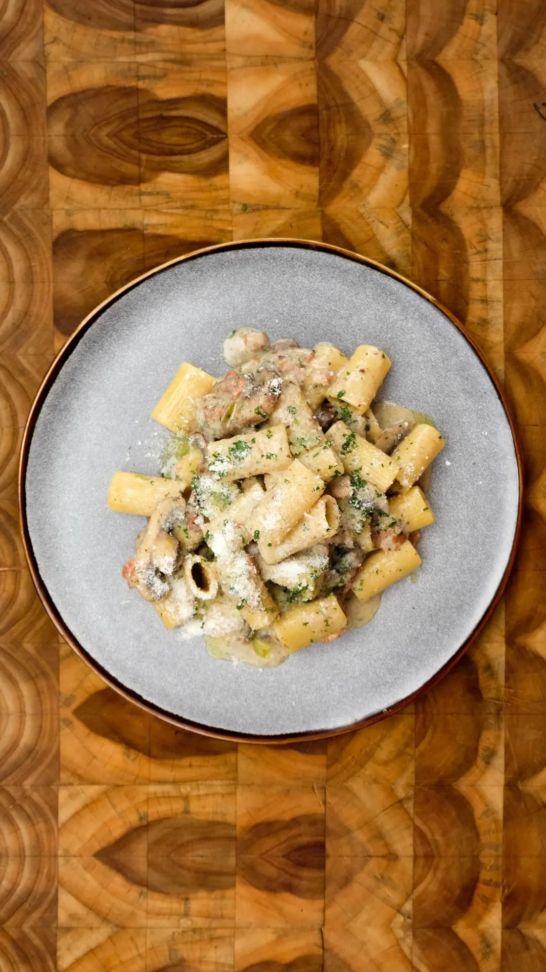 pasta-trufada-con-champinones-truffled-pasta-with-mushrooms