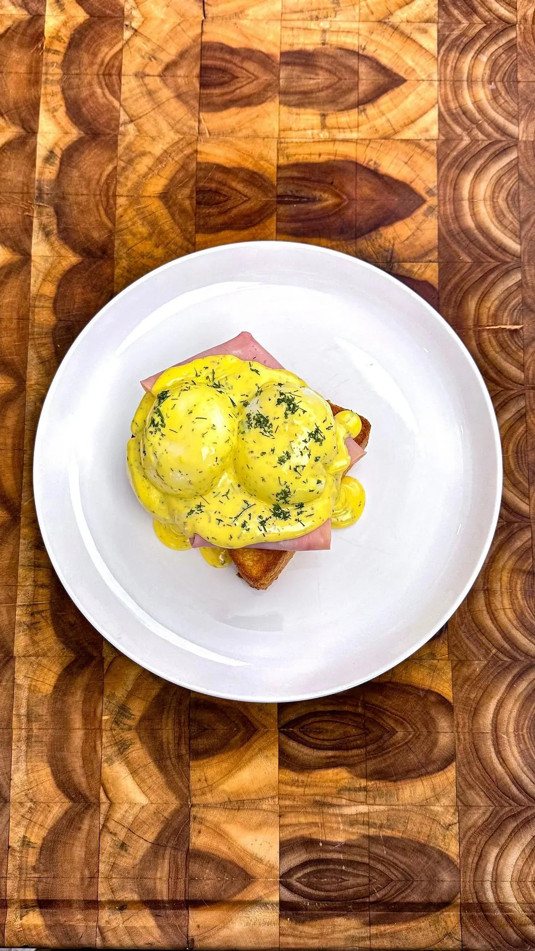 huevos-benedictinos-eggs-benedict