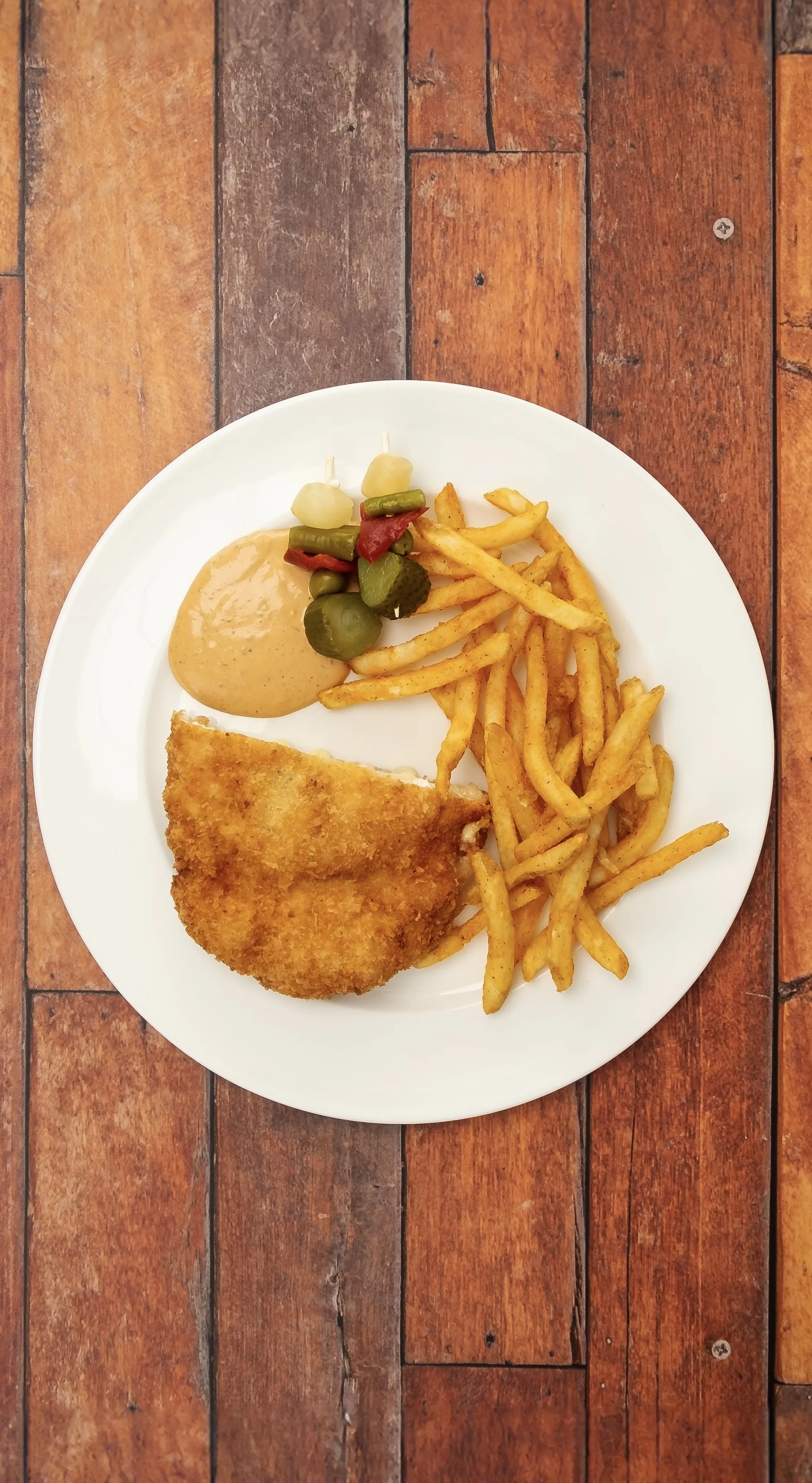 cordon-bleu-cordon-bleu-with-cheese-sauce