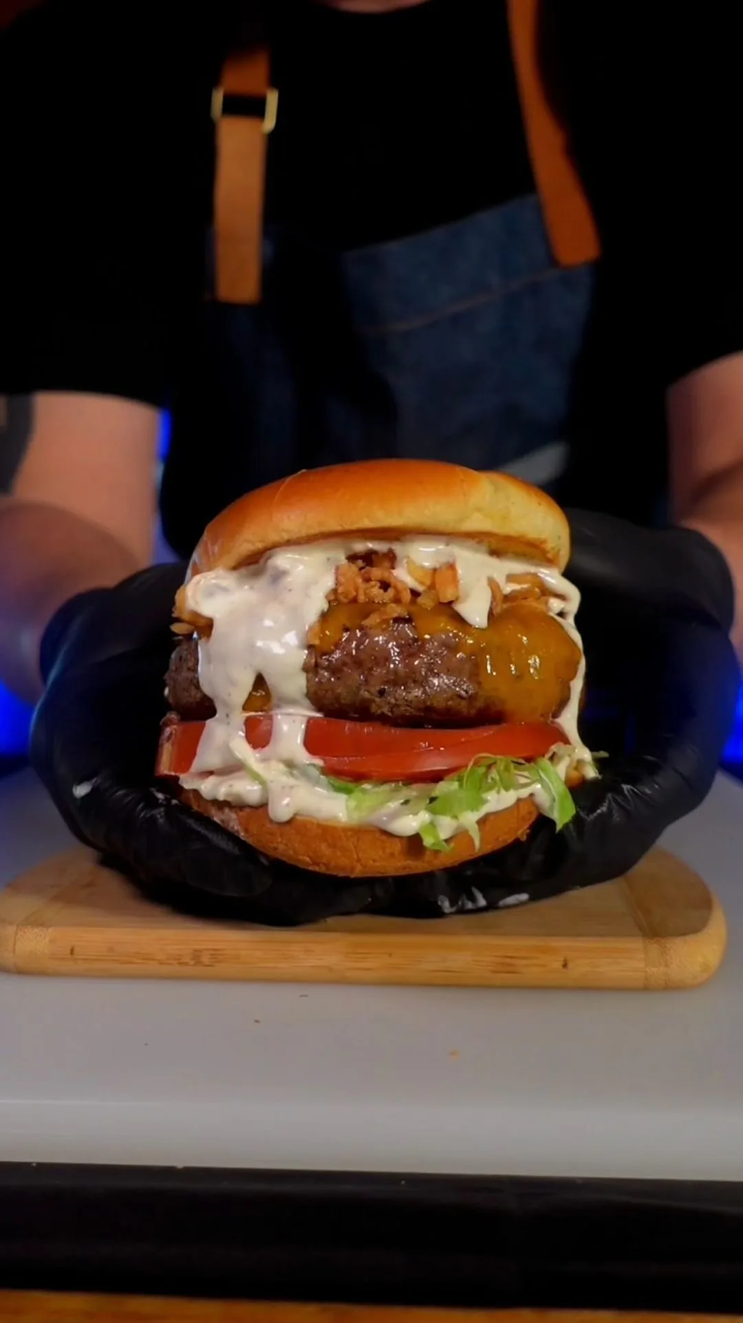 creamy-horseradish-cheeseburger