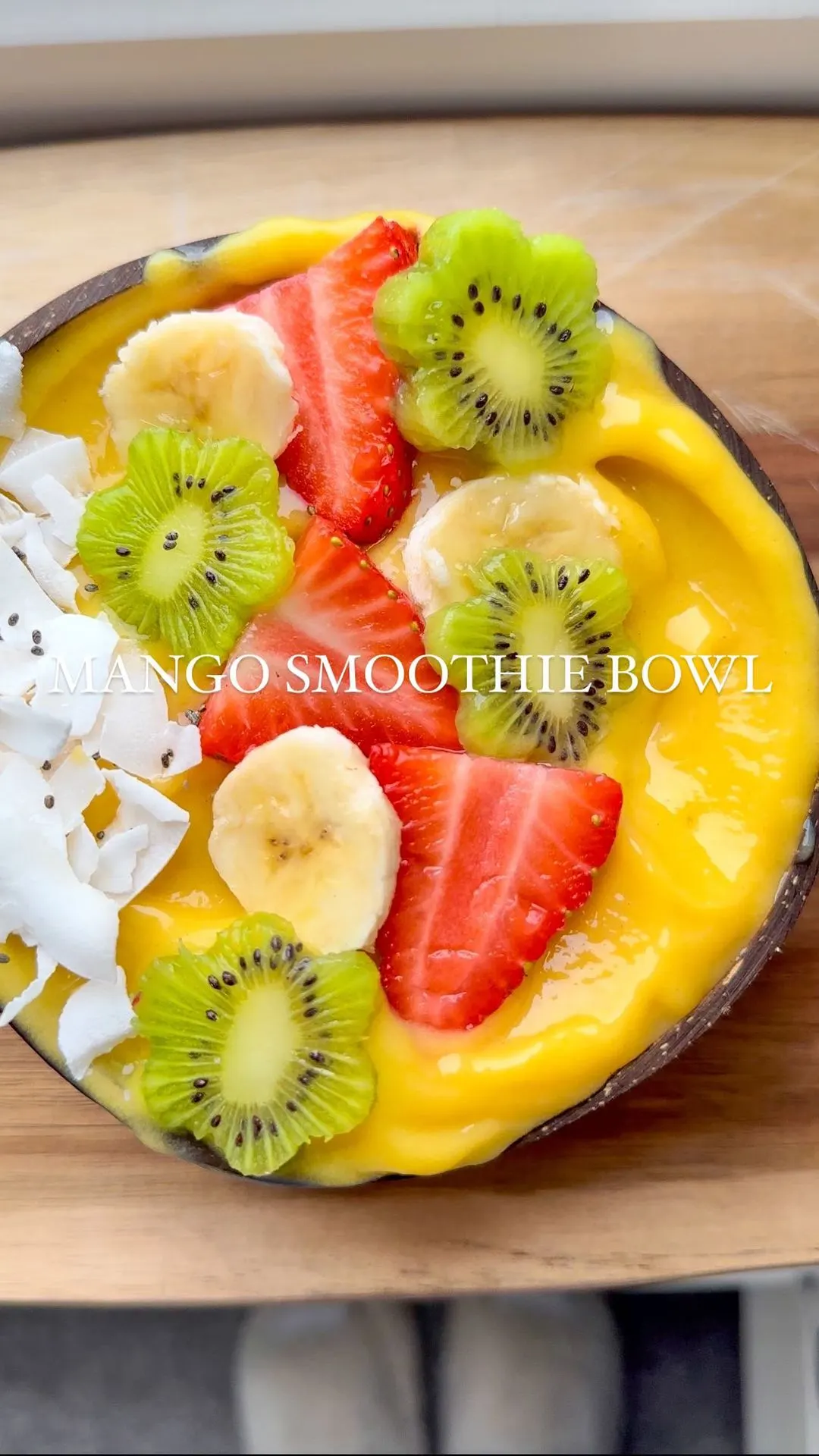 mango-smoothie-bowl