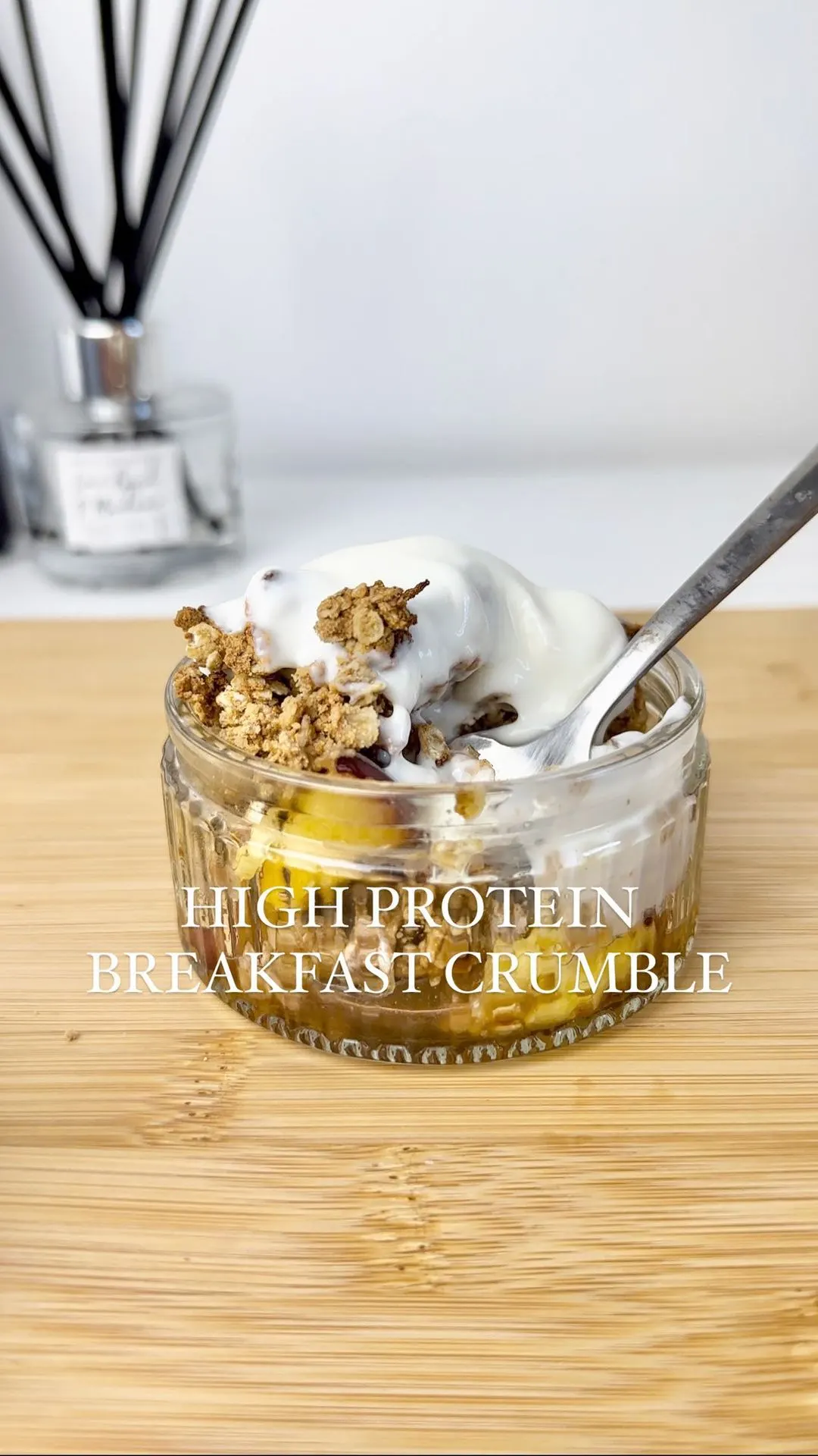 high-protein-peach-breakfast-crumble