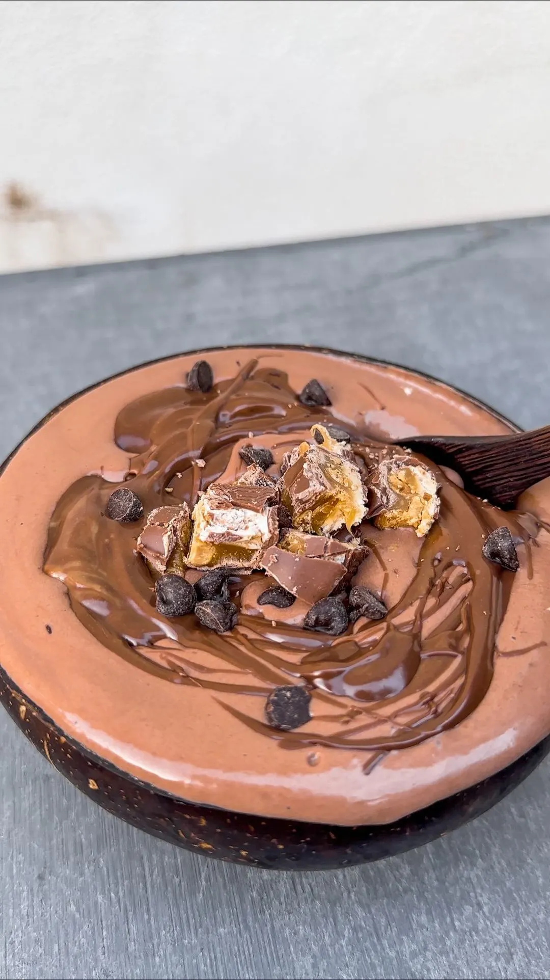 snickers-smoothie-bowl