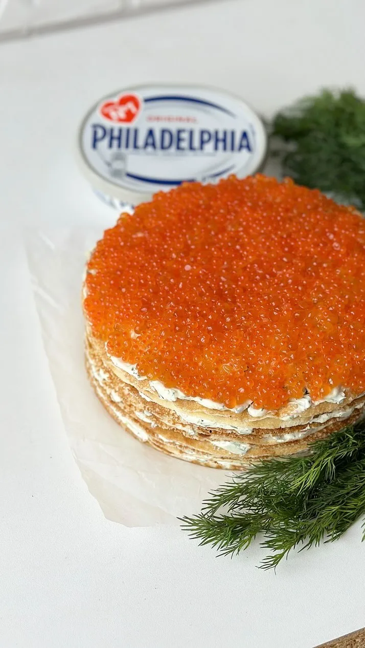 tort-z-mlinciv-krem-siru-philadelphia-lososya-ta-ikri
