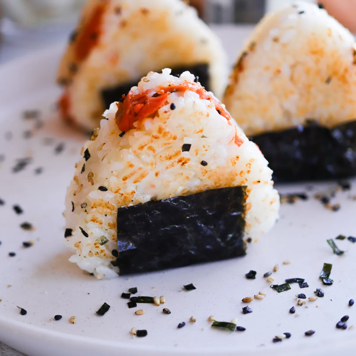 easy-salmon-onigiri-recipe-(leftover-salmon-and-rice)