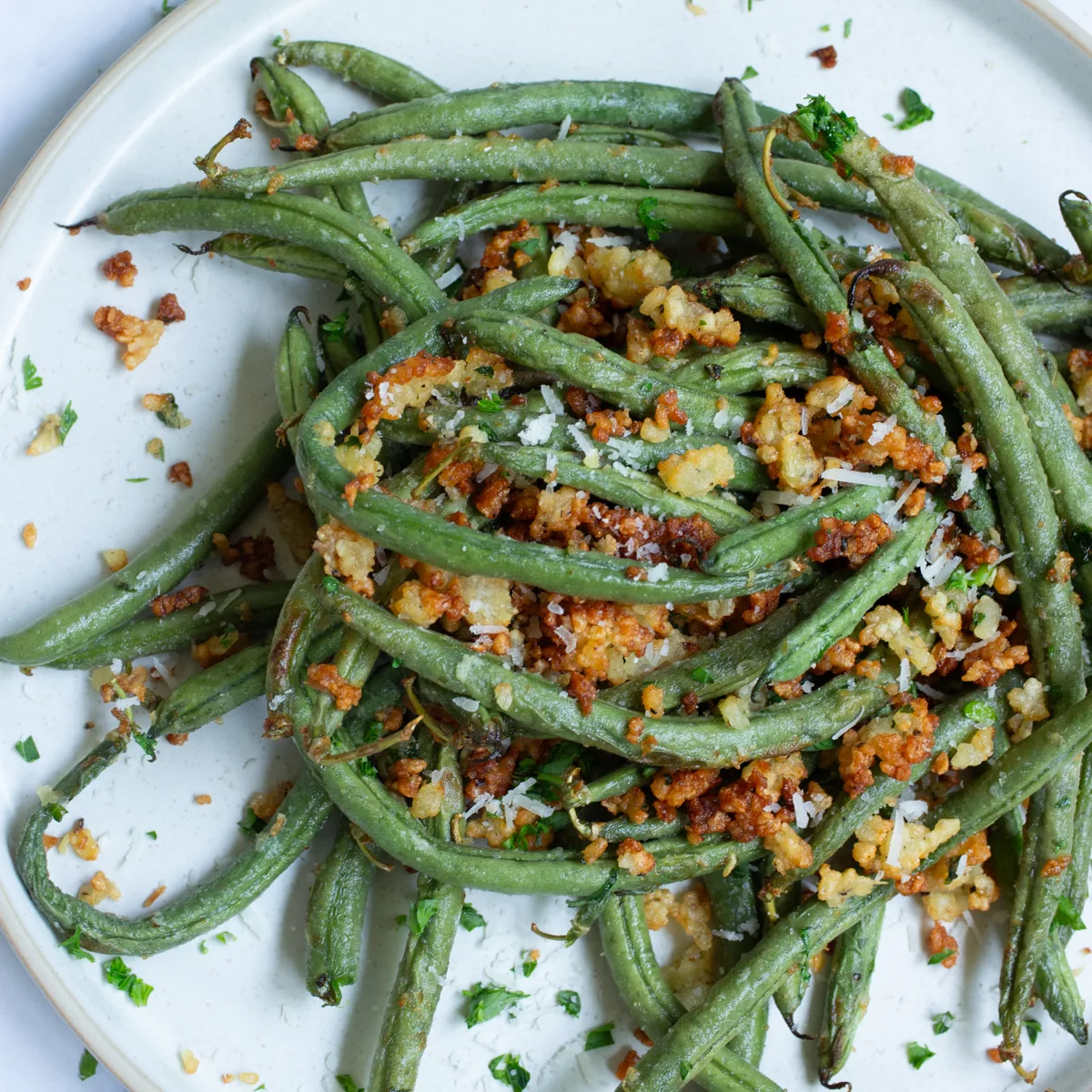crispy-air-fryer-green-beans-with-garlic-parmesan