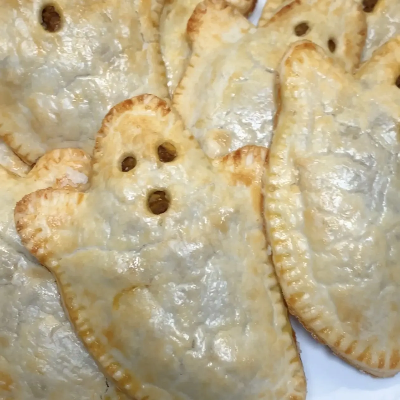 cheeseburger-ghost-pies