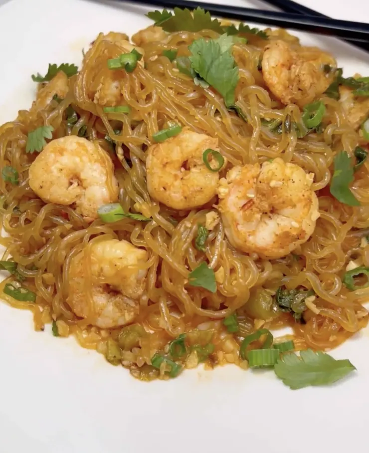 skinny-chili-garlic-noodles-with-shrimp