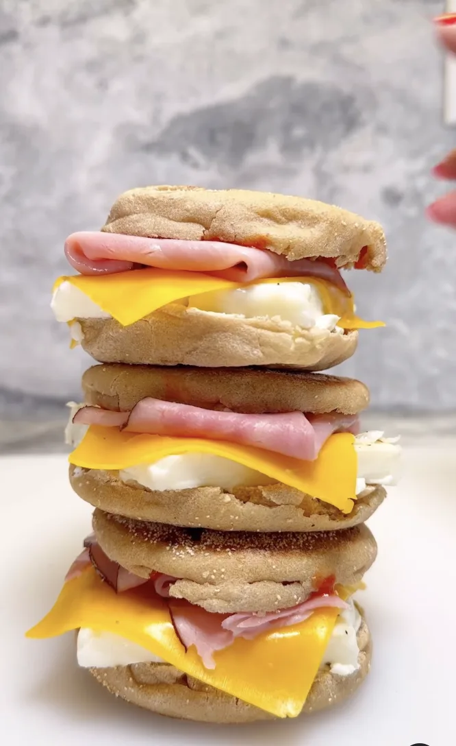 egg-white-ham-and-cheddar-breakfast-sandwiches