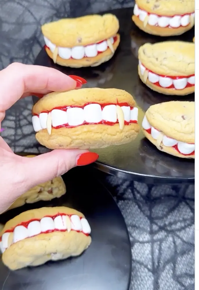 spooky-vampire-teeth-cookies