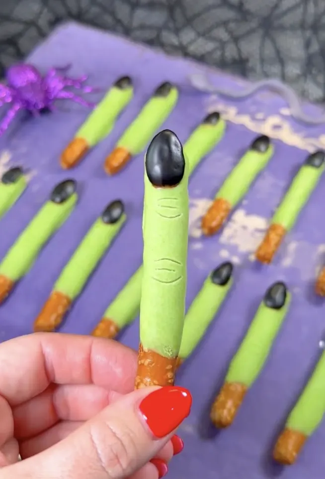 easy-witch-fingers