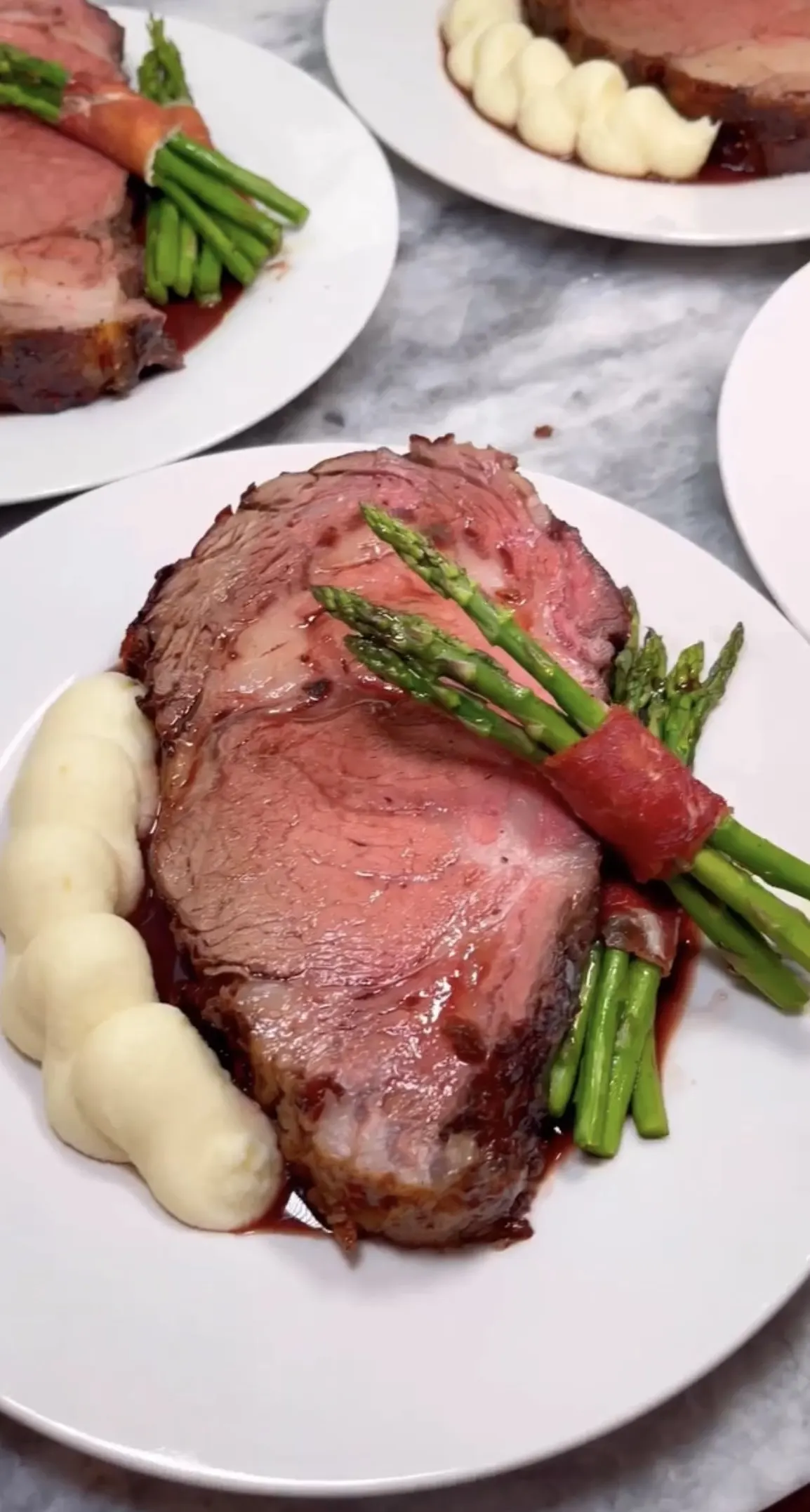 prime-rib-with-horseradish-potato-puree-prosciutto-wrapped-asparagus-and-au-jus-sauce