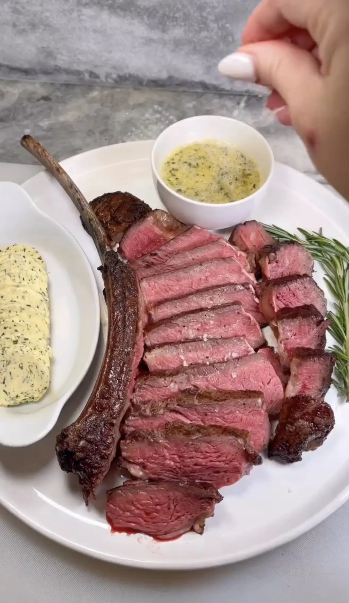 tomahawk-with-chimichurri-compound-butter-2
