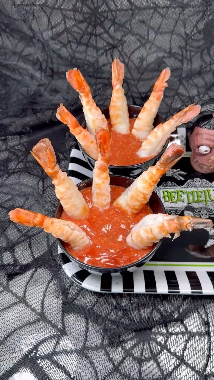 bettlejuice-shrimp-hands