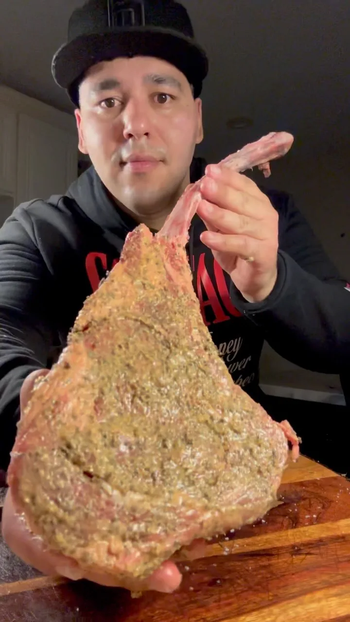 bistec-de-tomahawk-con-camarones-en-salsa-de-tomate