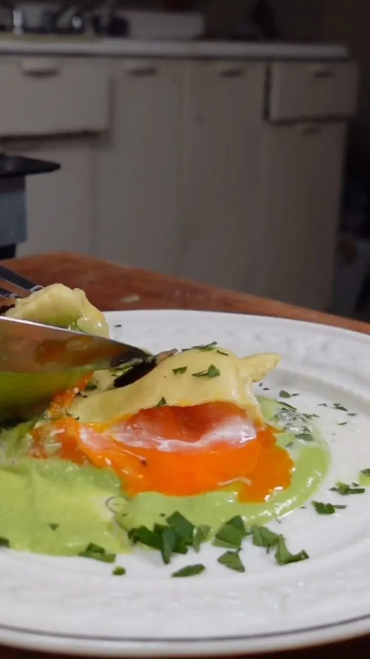 egg-yolk-raviolo