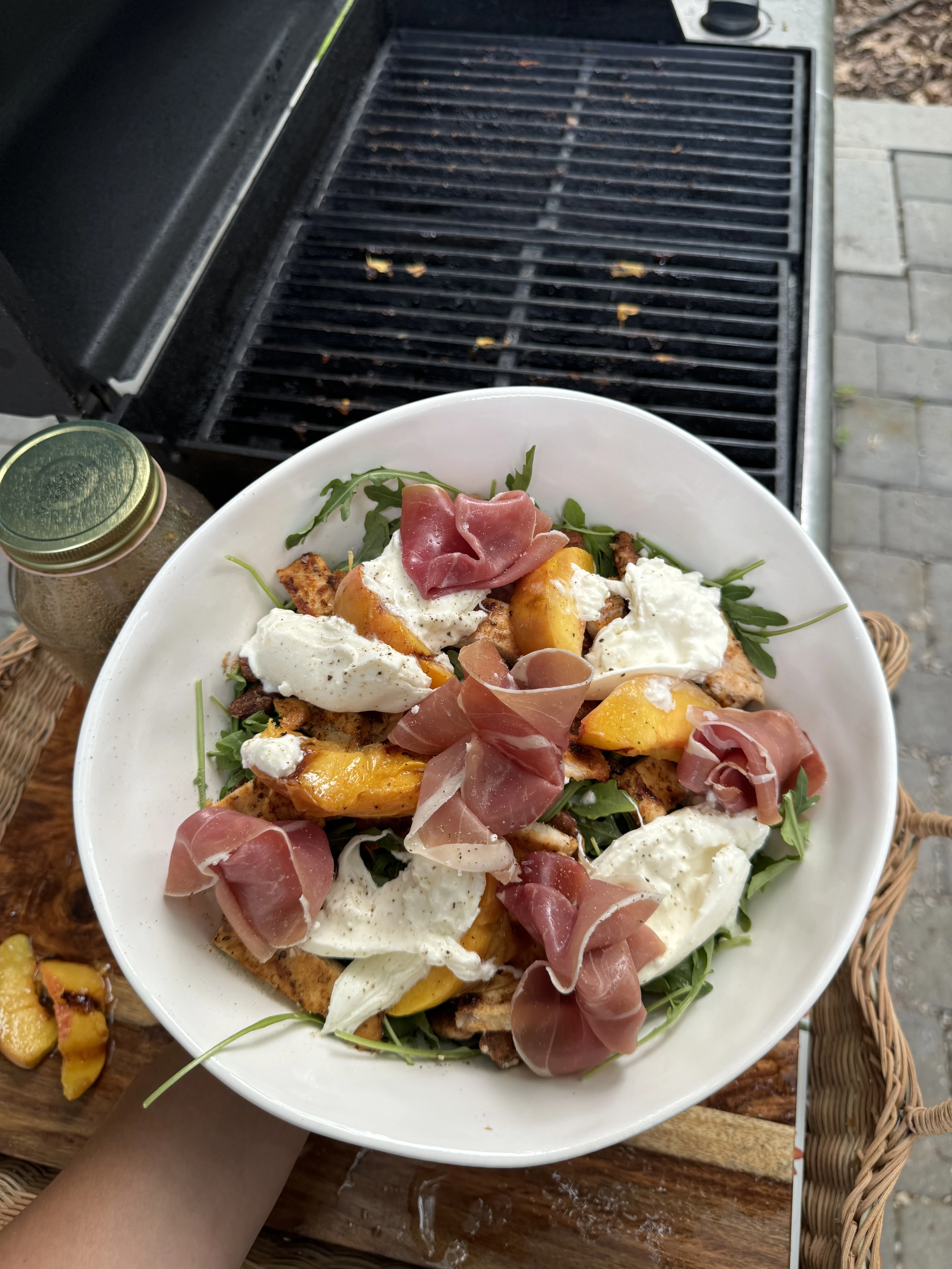 grilled-peach-and-burrata-salad