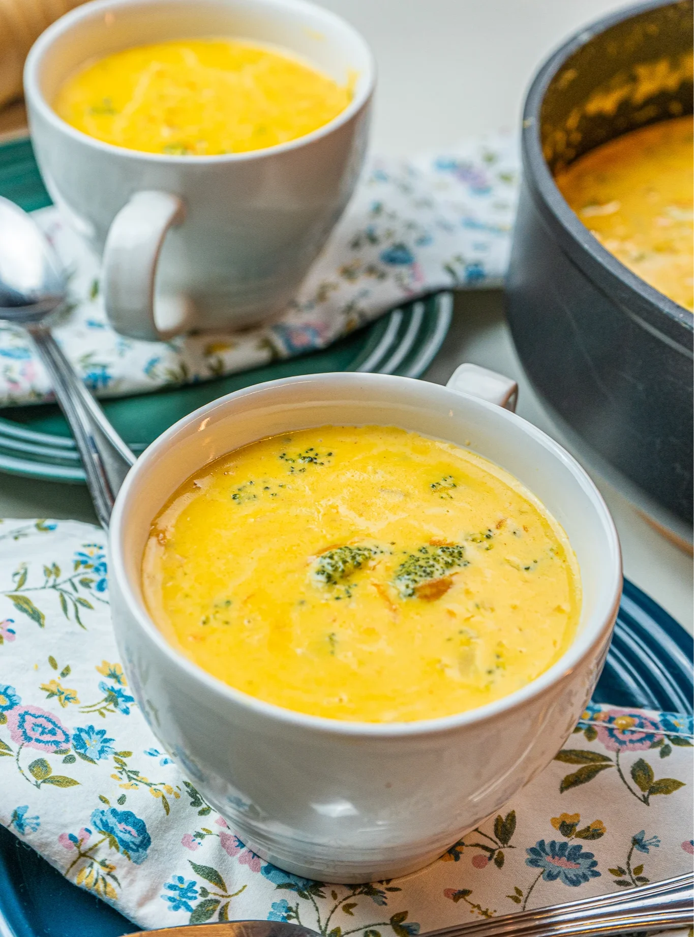 caldo-de-brocolis-com-cheddar