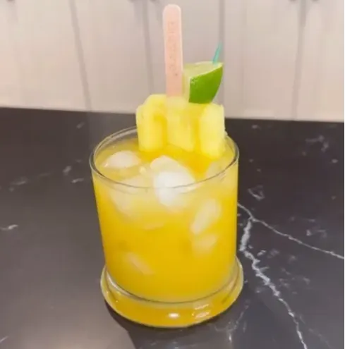 henny-pineapple-poptail
