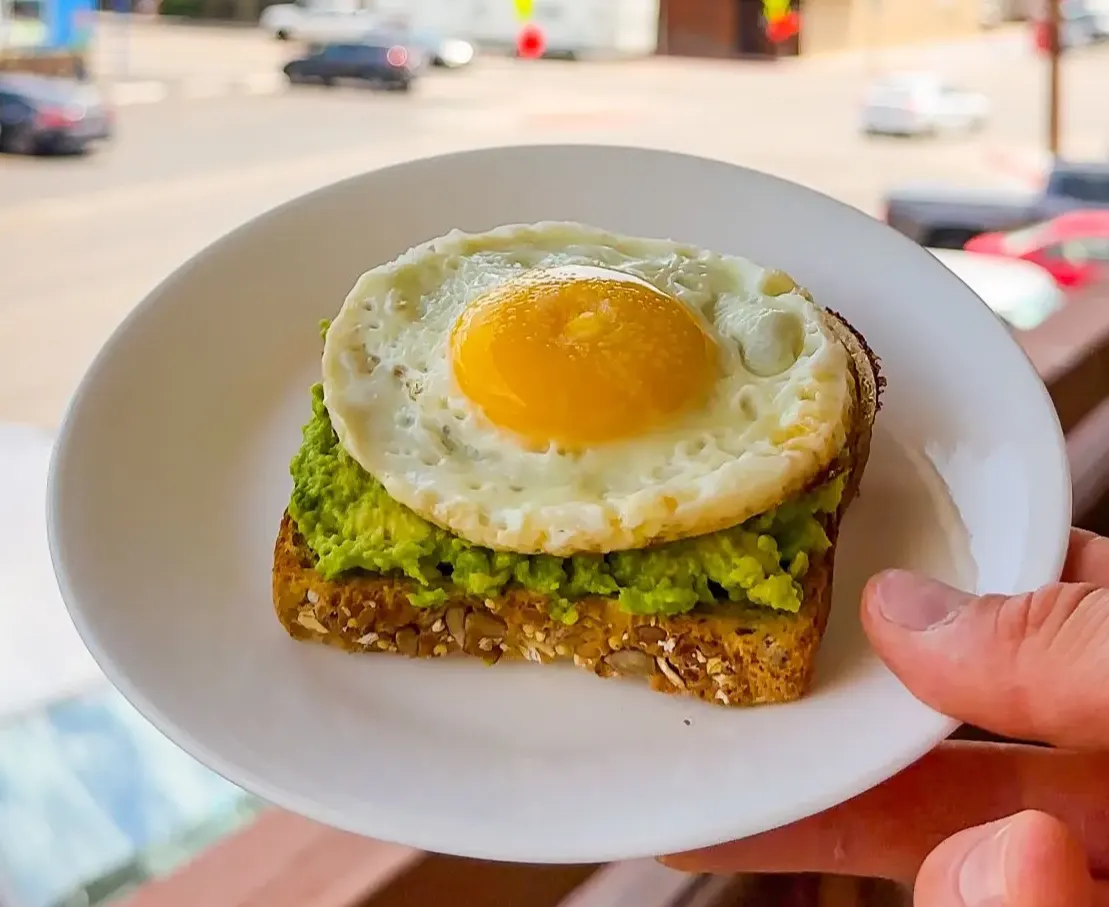 avocado-egg-toast