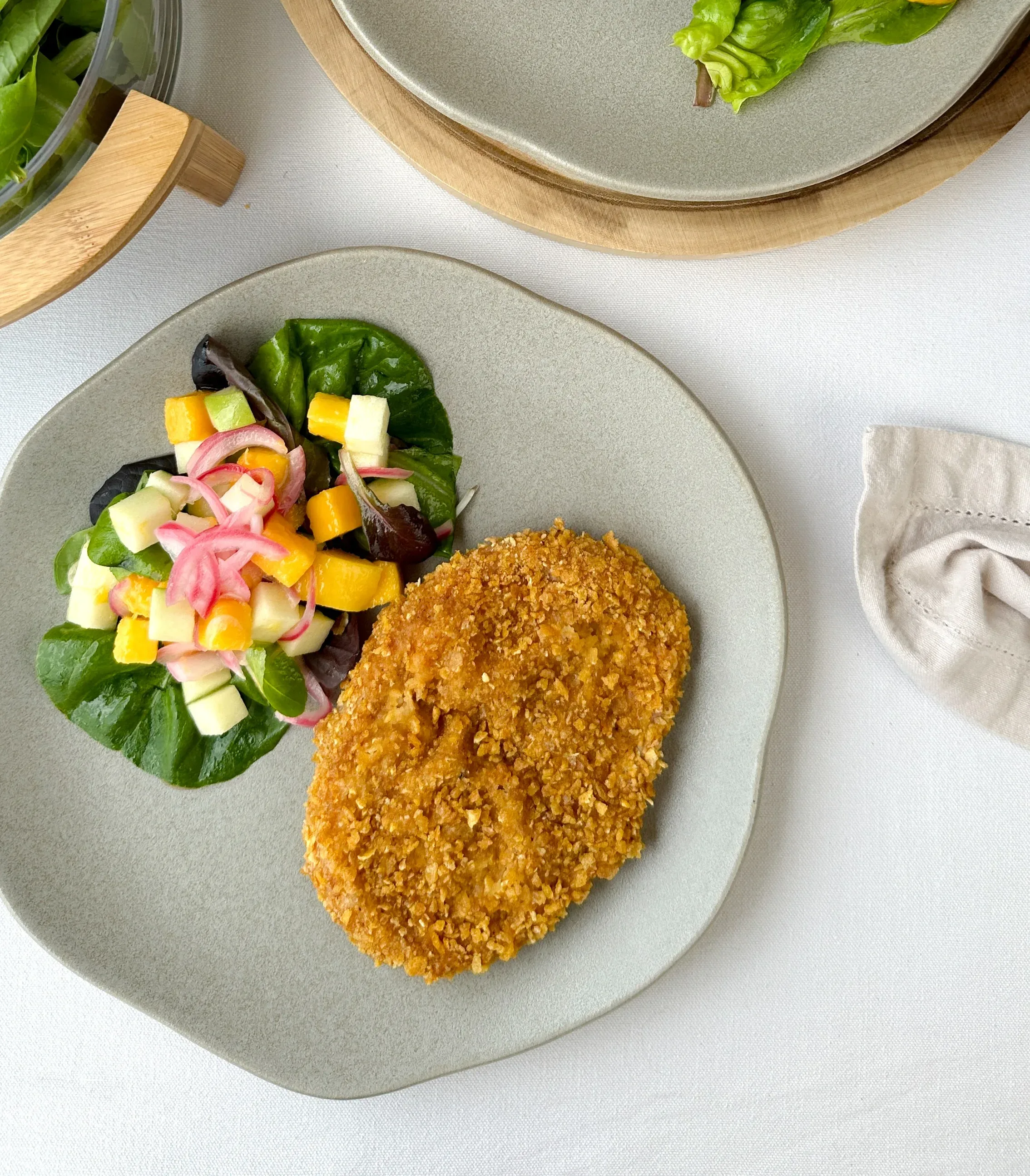 milanesa-de-cerdo-y-ensalada-fresca