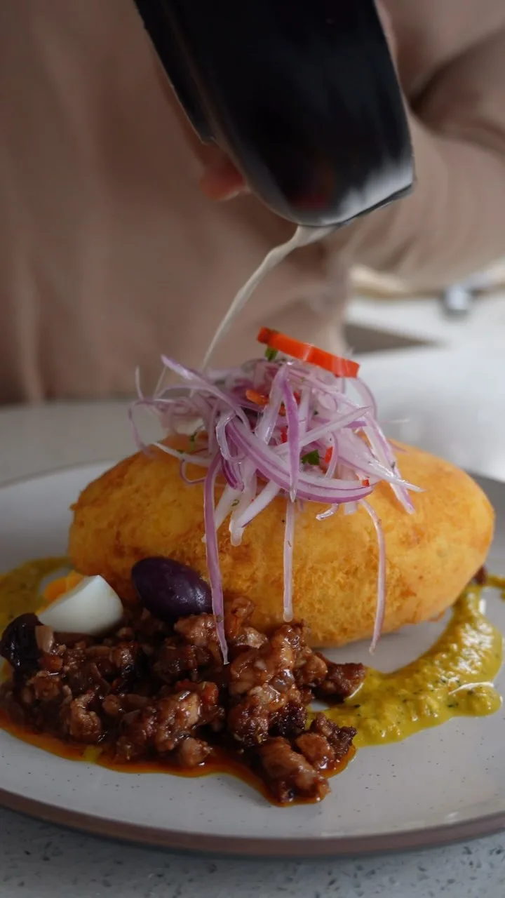 papa-rellena-de-cerdo-stuffed-potato-with-pork