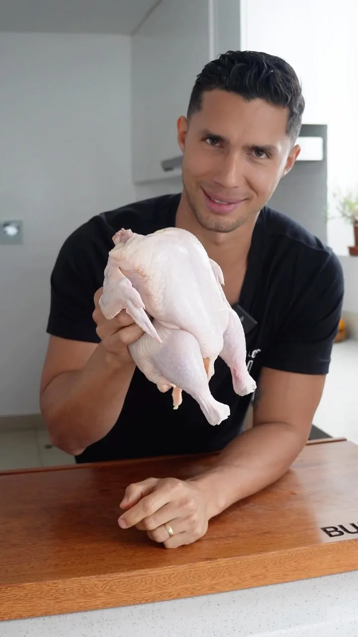 pollo-a-la-brasa-en-freidora-de-aire-roasted-chicken-in-air-fryer