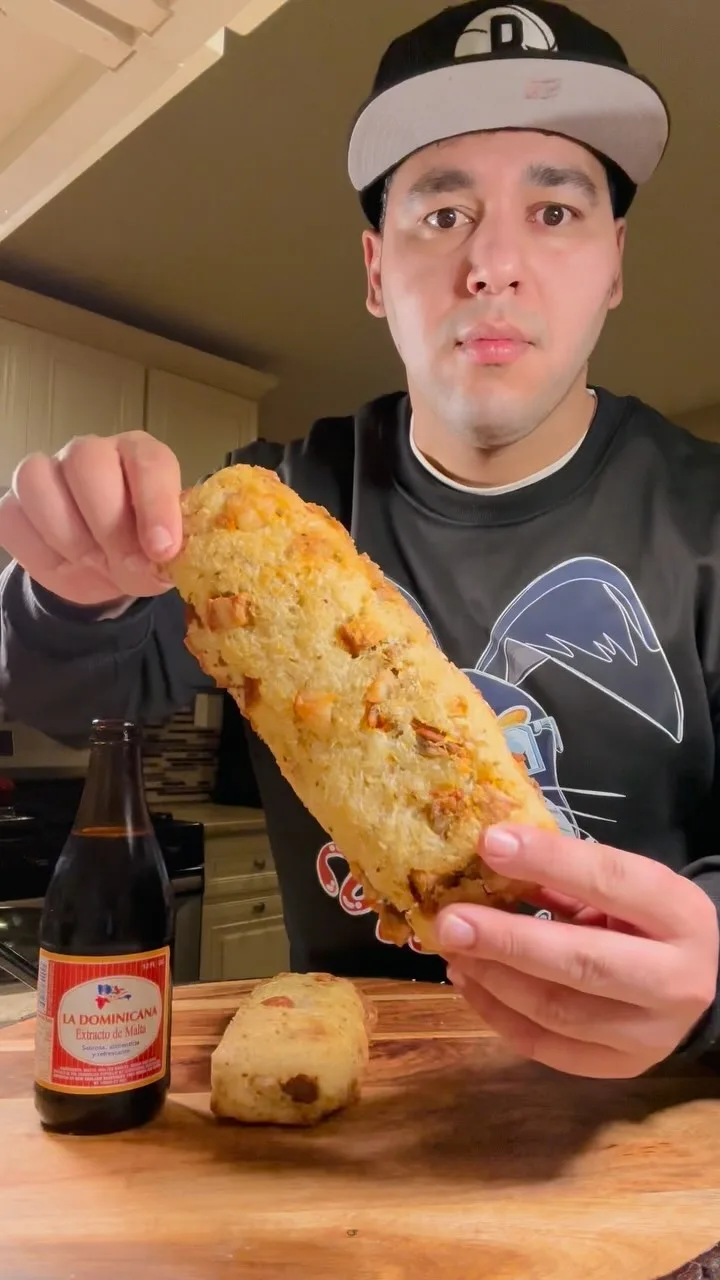 panecico-de-yuca-con-chicharron