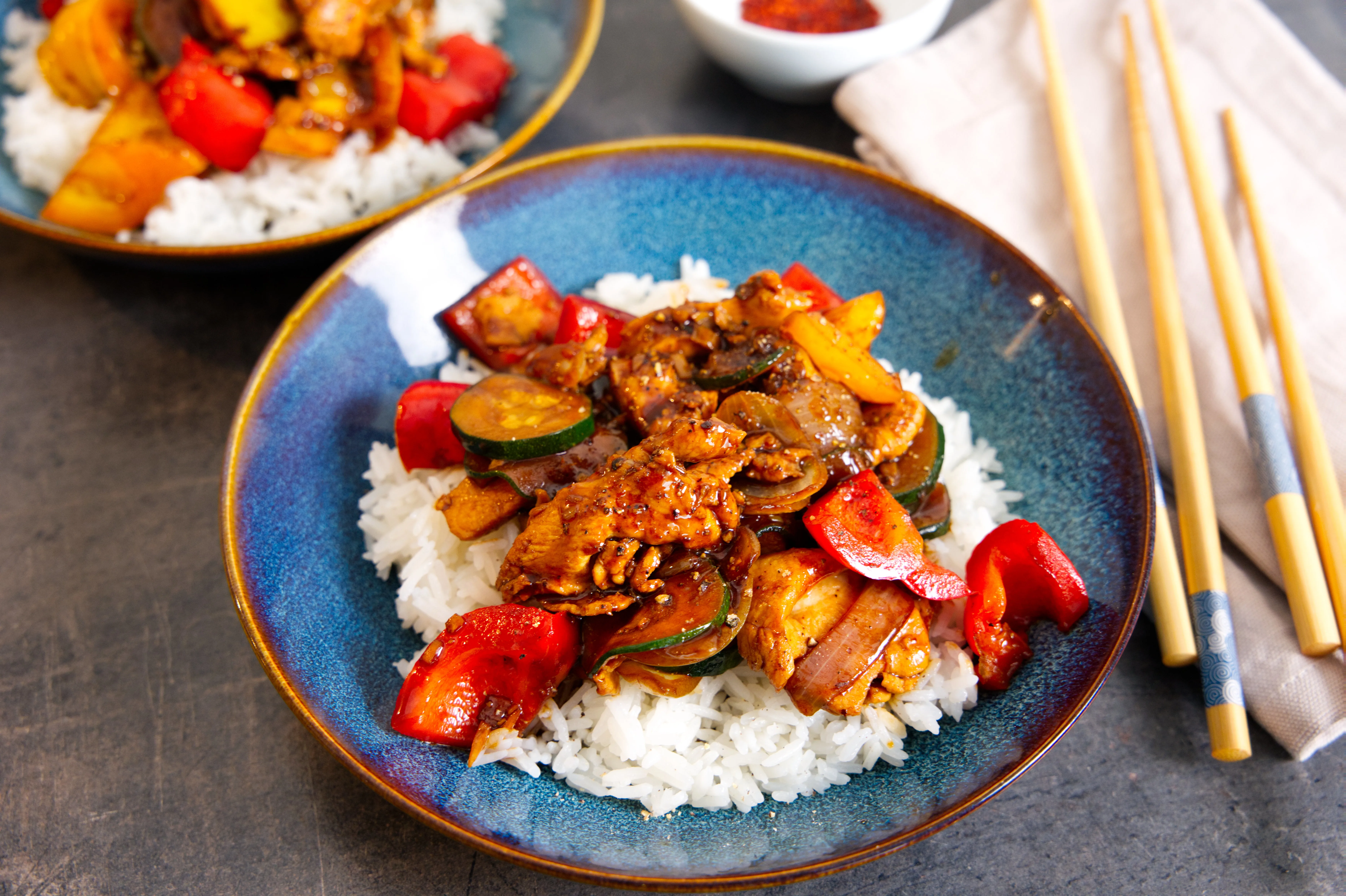 wurziges-pfeffer-huhn-mit-buntem-gemuse