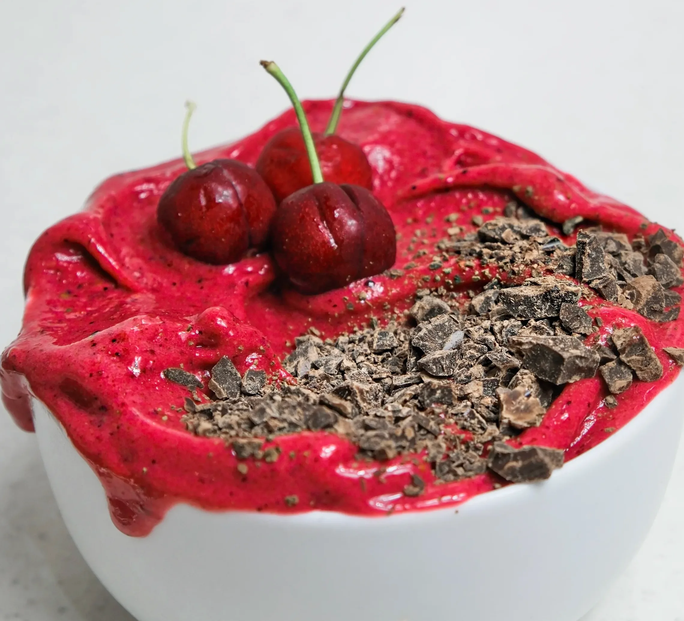 cherry-garcia-smoothie-bowl