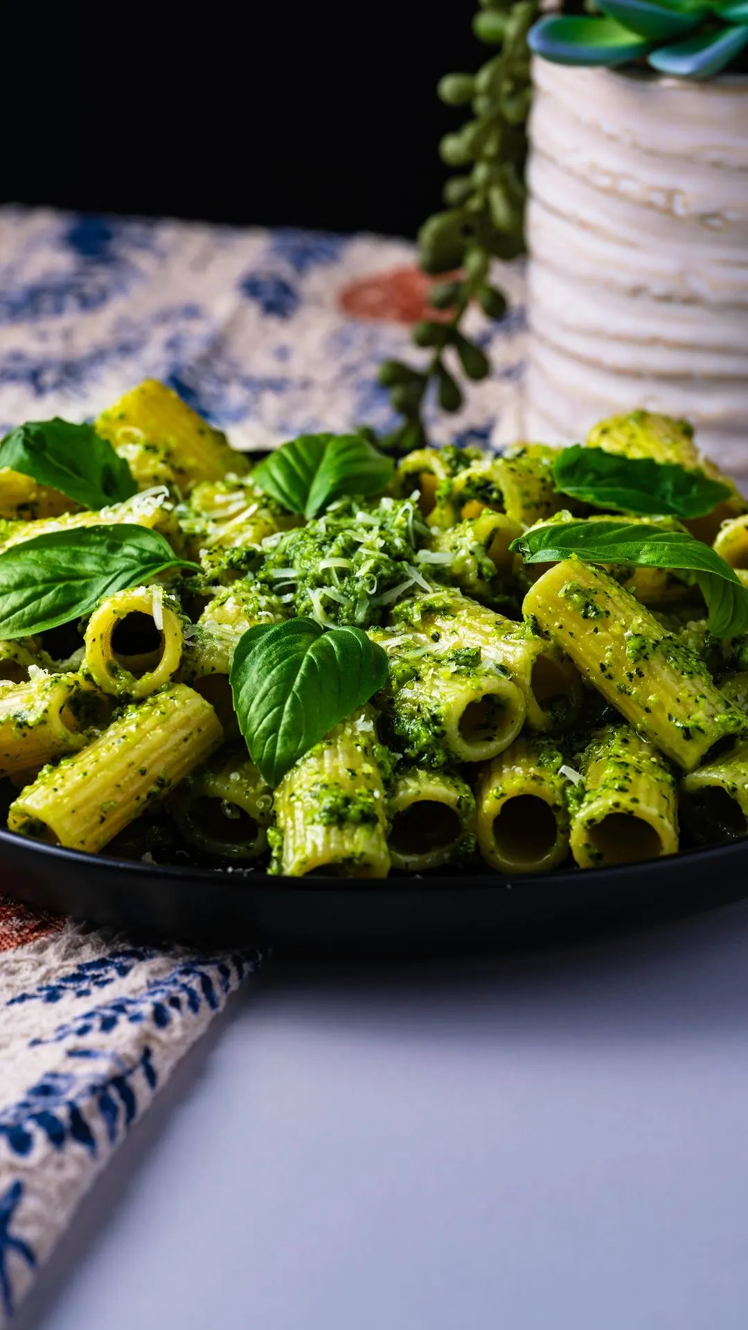 authentic-italian-pasta-with-pesto