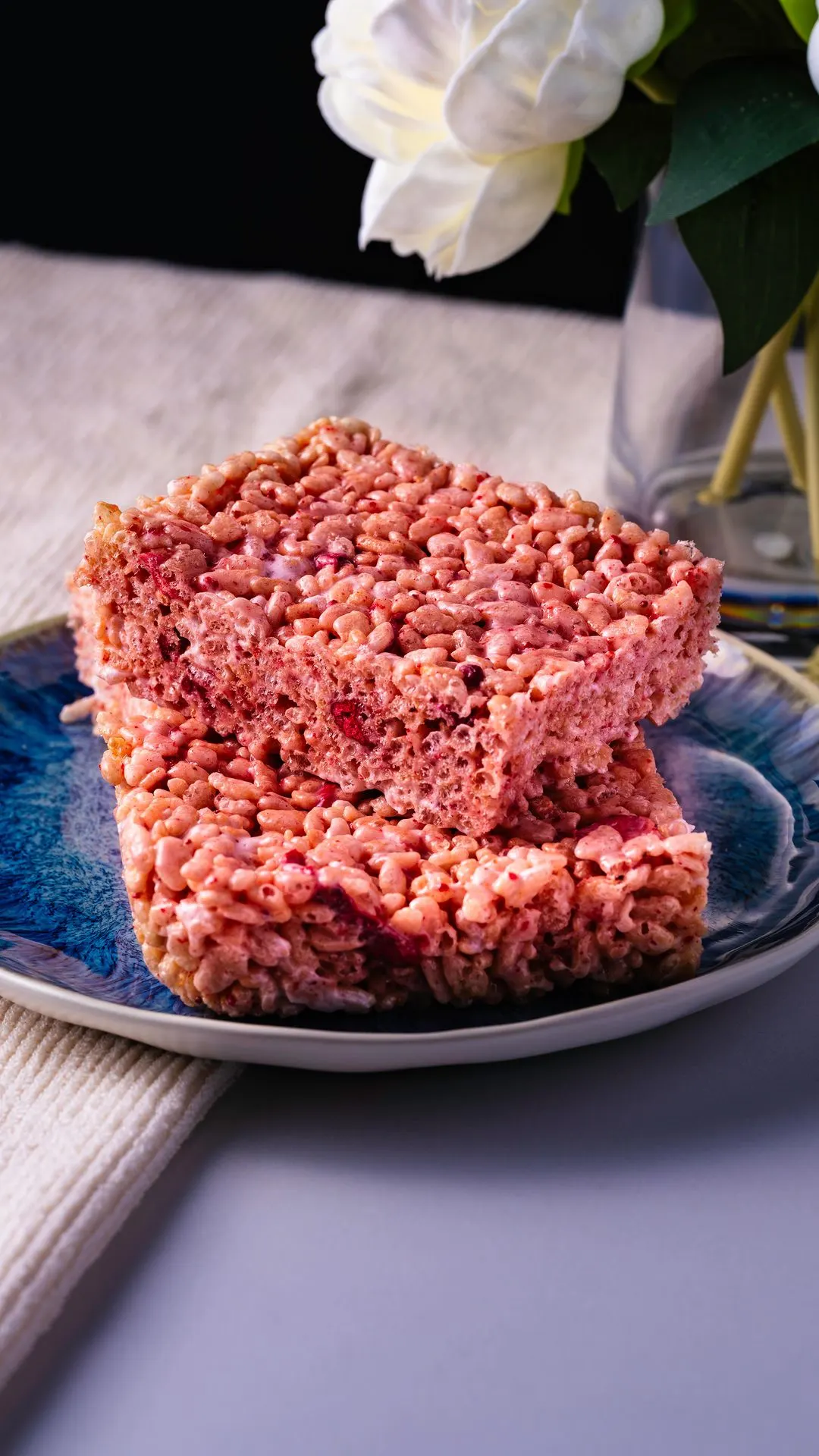 strawberries-and-cream-rice-krispie-treats