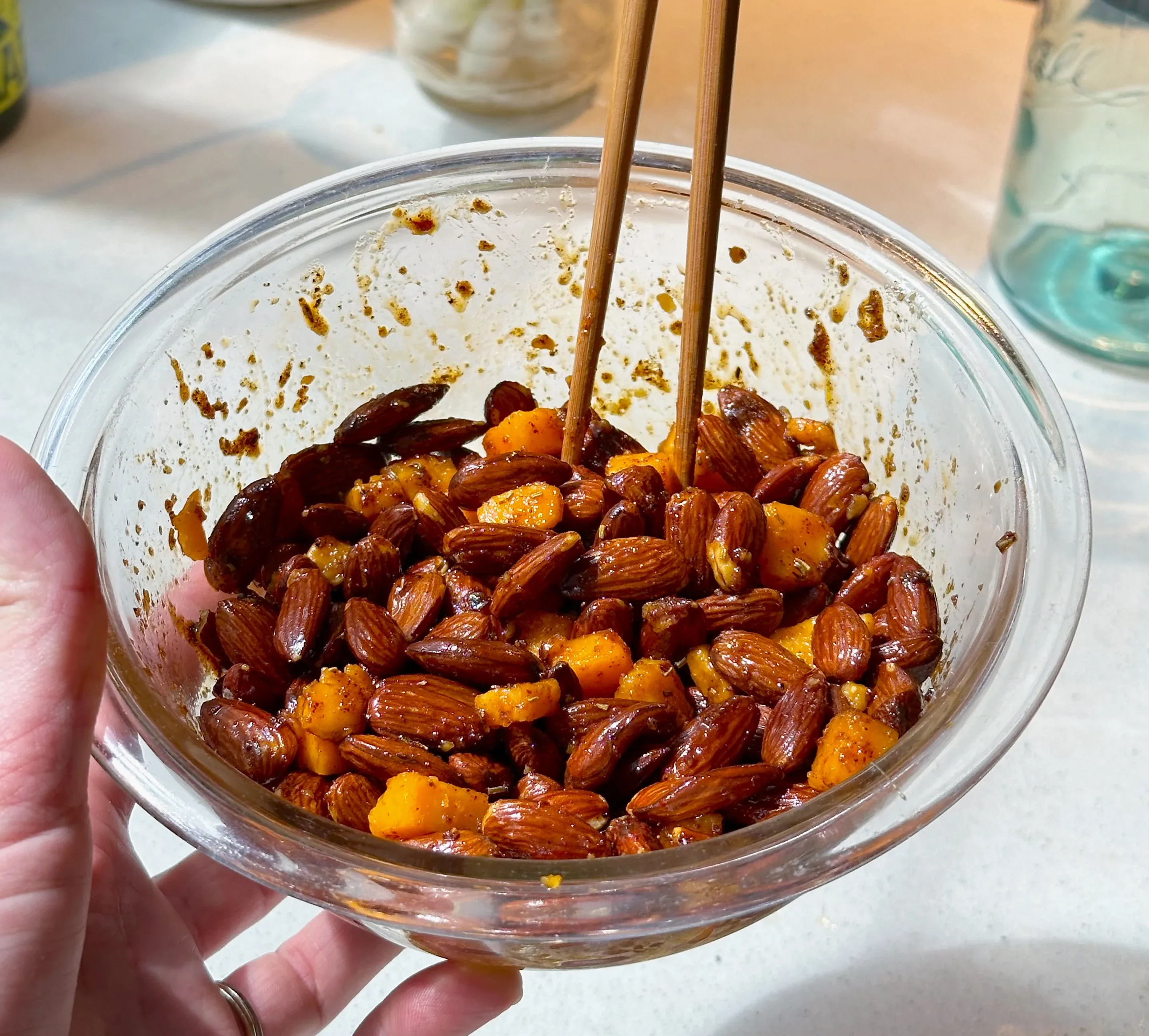 sweet-smokey-cheddar-almonds