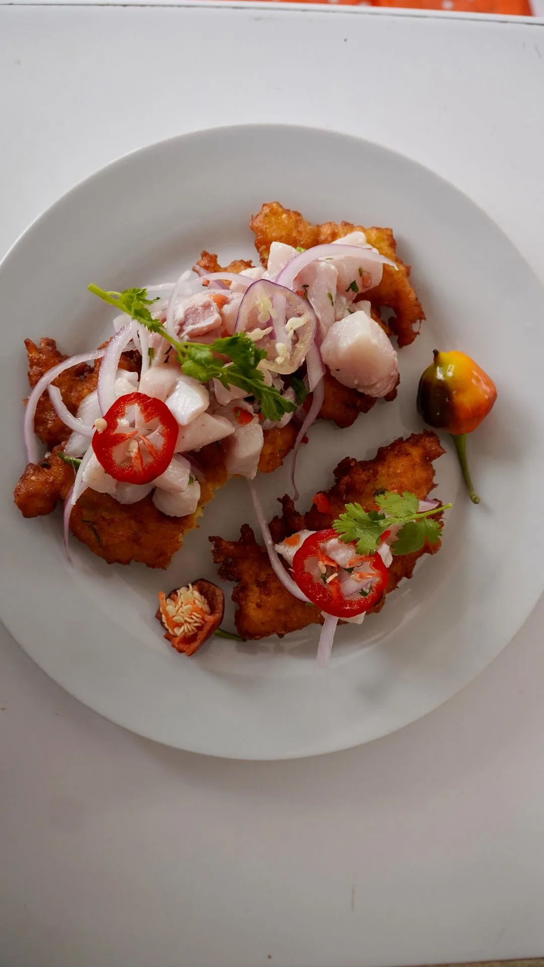 tortitas-de-choclo-y-ceviche-de-tollo-corn-pancakes-and-shark-ceviche