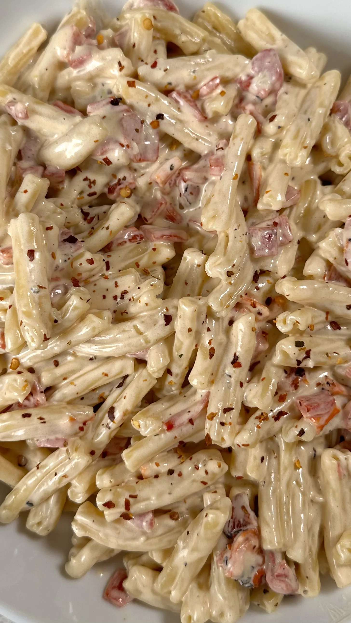 creamy-goat-cheese-and-roasted-red-pepper-pasta