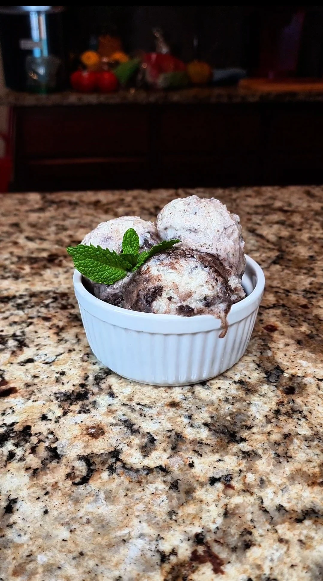 vegan-mint-cookies-and-cream-icecream