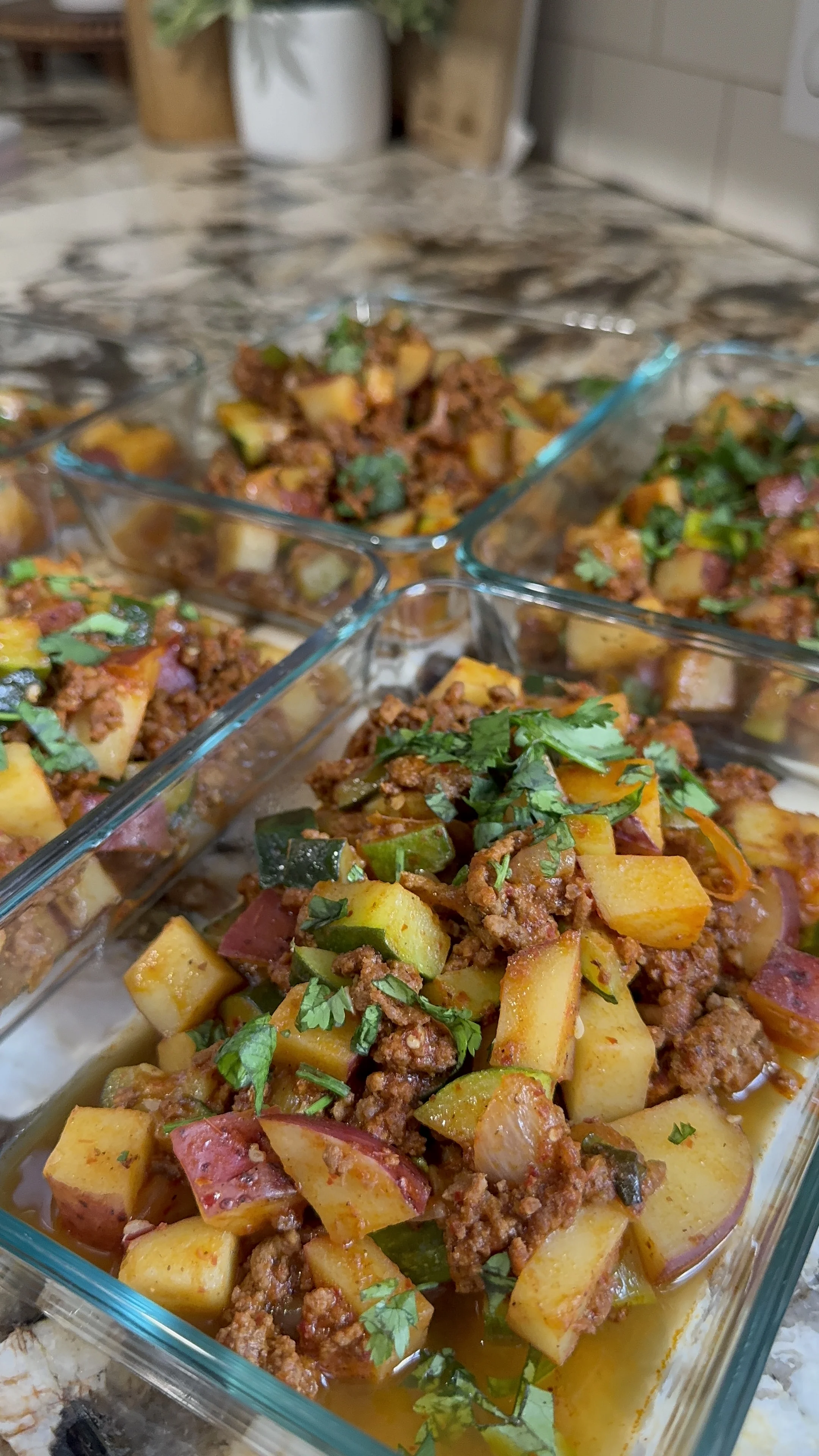 carne-con-papas-in-chile-rojo