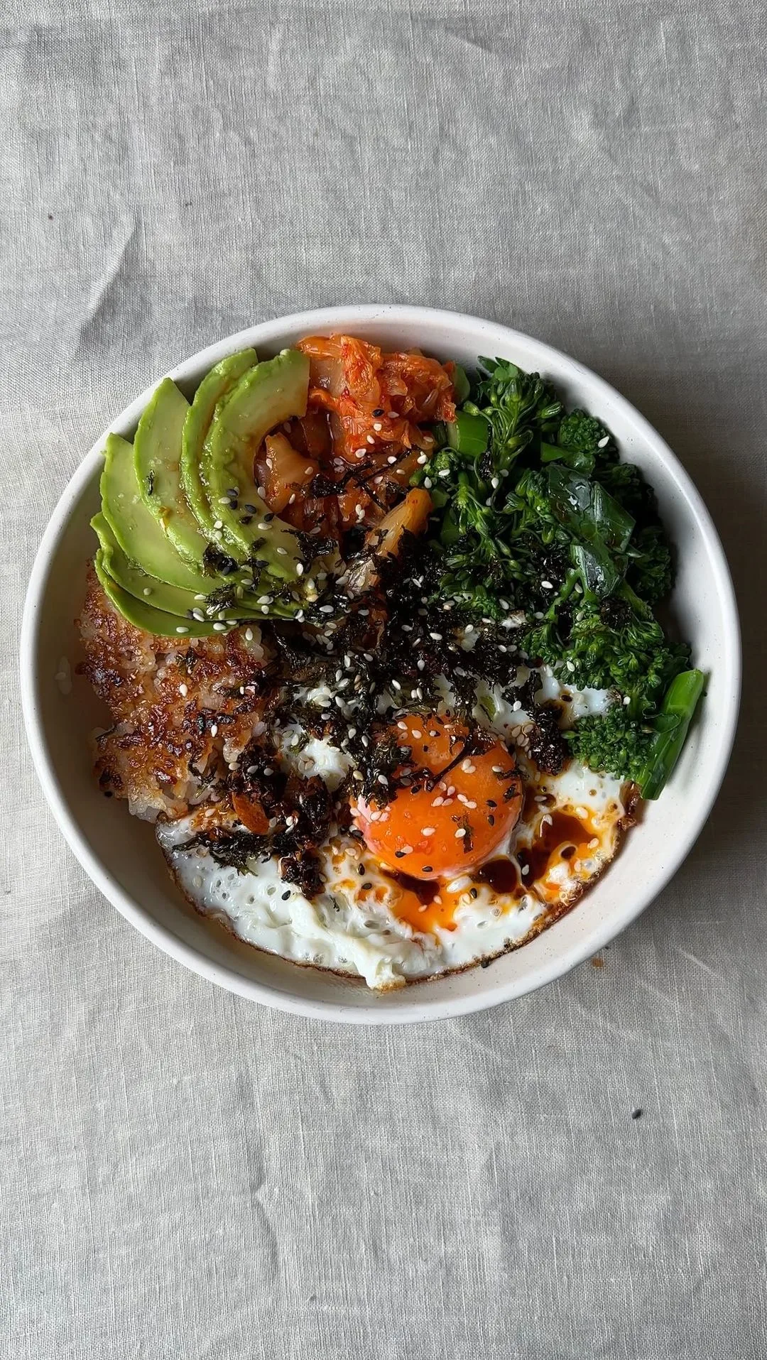 crispy-rice-bowl-with-toppings