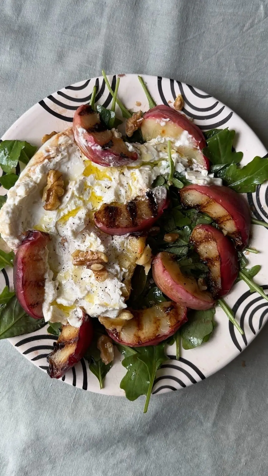 grilled-peach-and-burrata-salad