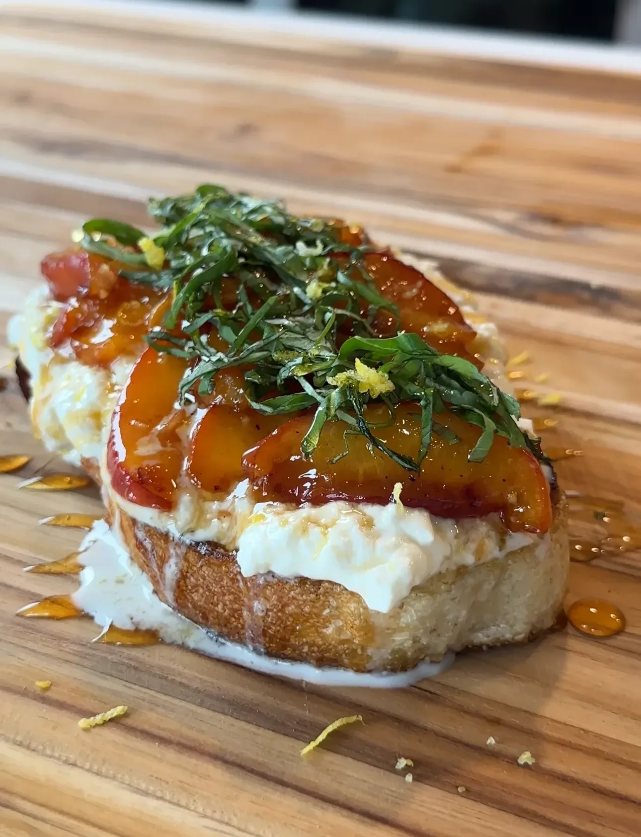 peaches-and-burrata-toast