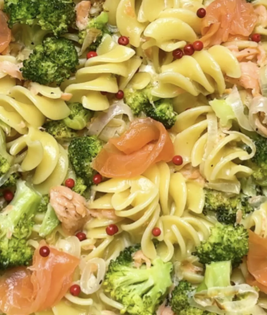 creamy-salmon-and-broccoli-pasta